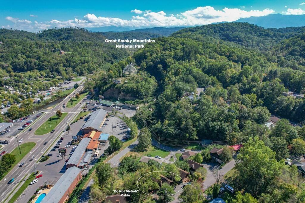 Do Not Disturb - Pigeon Forge Smoky Mountain Studio Cabin, Hot Tub, Fireplace Eksteriør billede