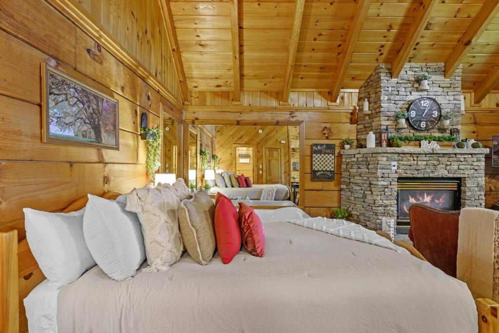 Do Not Disturb - Pigeon Forge Smoky Mountain Studio Cabin, Hot Tub, Fireplace Eksteriør billede