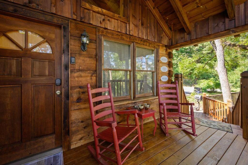 Do Not Disturb - Pigeon Forge Smoky Mountain Studio Cabin, Hot Tub, Fireplace Eksteriør billede